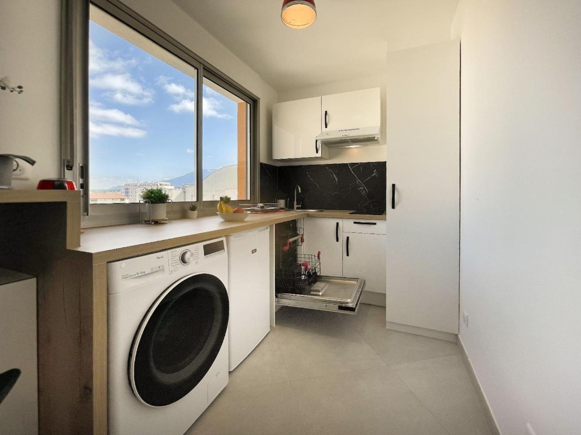 Homey Superchill - Appartement Moderne Et Tout Equipe - Netflix Et Wifi Inclus - Situe En Hyper-Centre - Proche Geneve 안마스 외부 사진