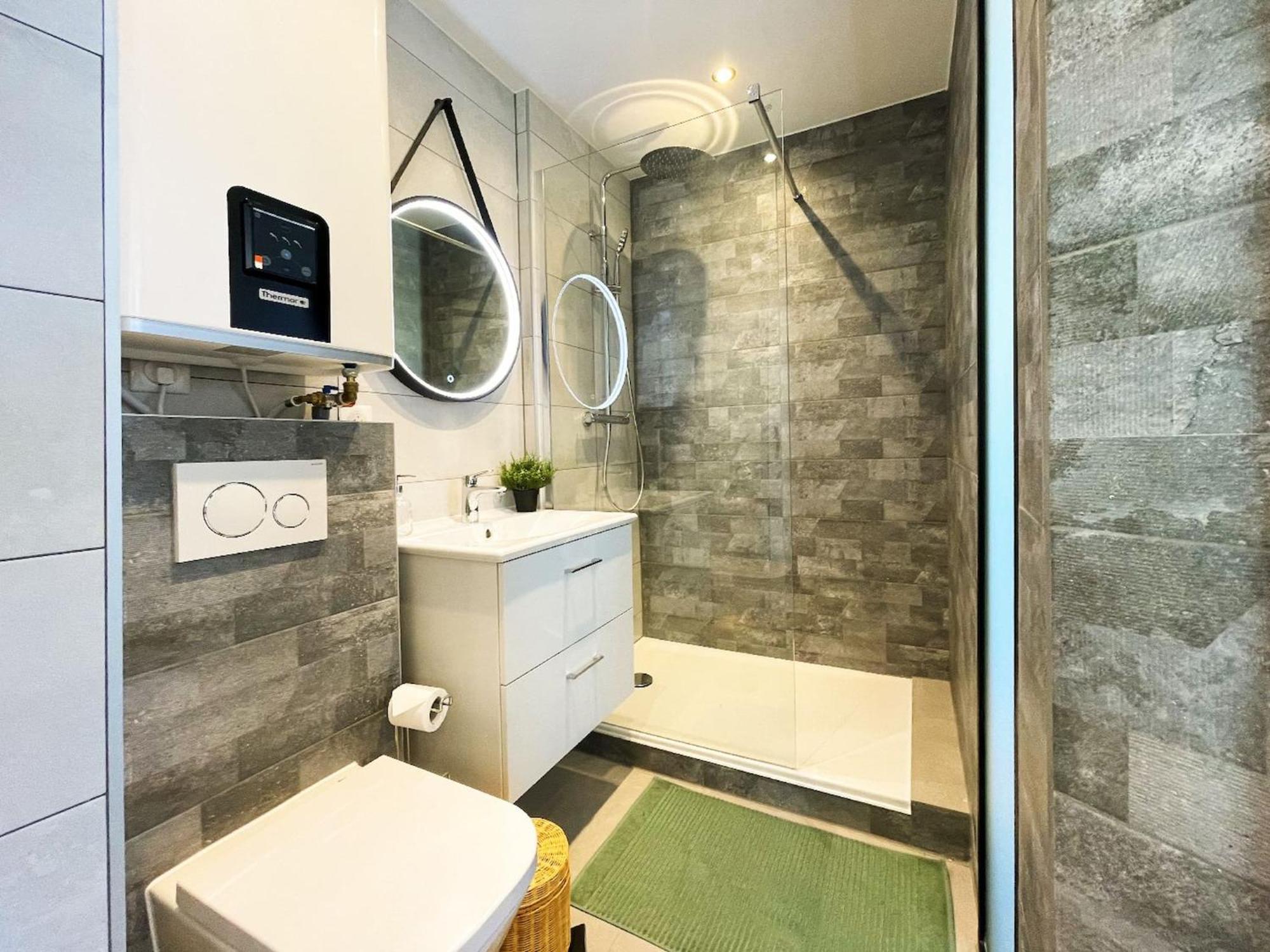 Homey Superchill - Appartement Moderne Et Tout Equipe - Netflix Et Wifi Inclus - Situe En Hyper-Centre - Proche Geneve 안마스 외부 사진